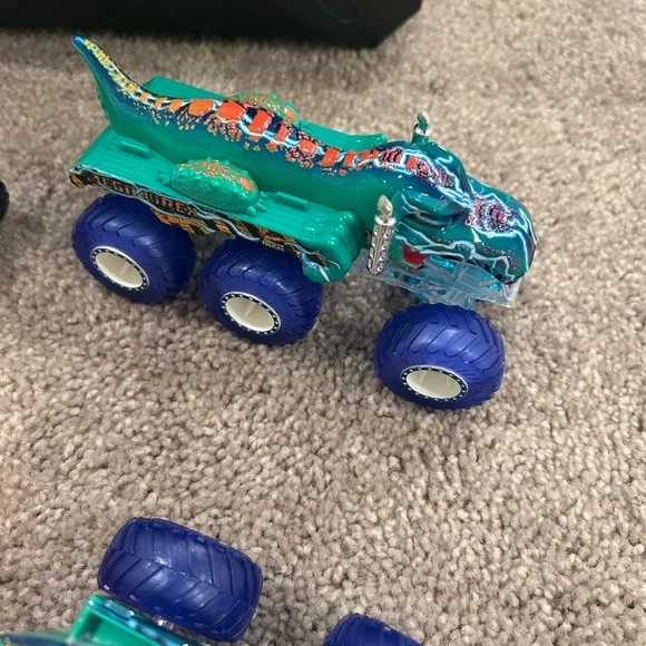 Monster Jam Kids Toy Truck Set - Multicolor - Picture 2 of 9